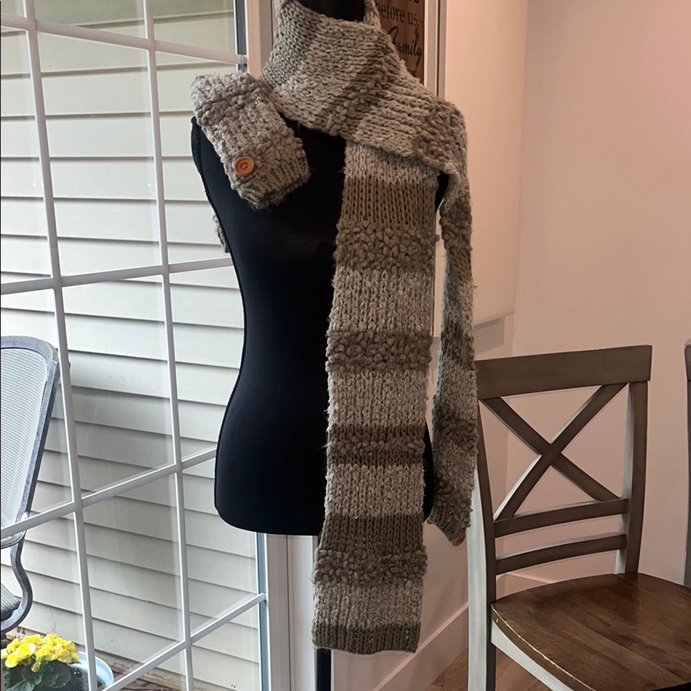 Simply Noelle shades of green SUPER SOFT Knit Scarf and wrist/hand covers NWT
